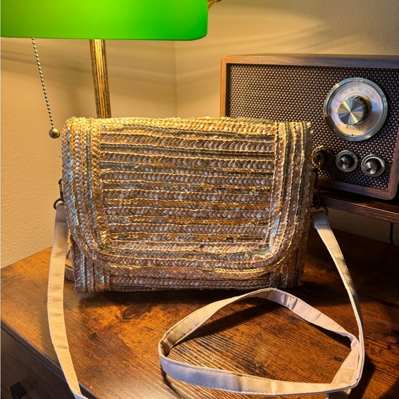Limited Edition Crossbody Clutch - Straw with Golden Sequins & Blue Lining 💛 - Picture 3 of 5
